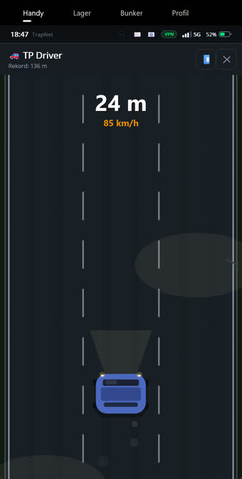 Fahrt in TP Driver über eine dreispurige Straße bei Nacht