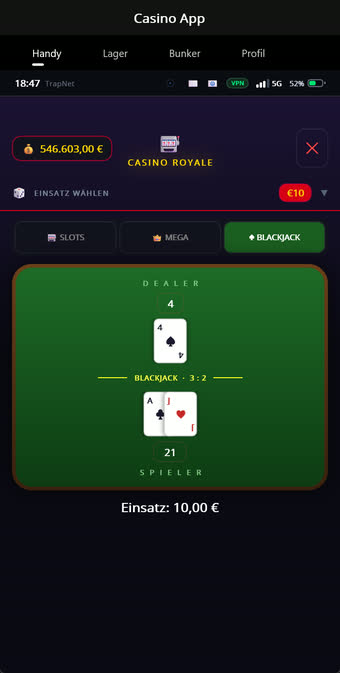 Blackjack-Tisch mit Karten und Einsatz